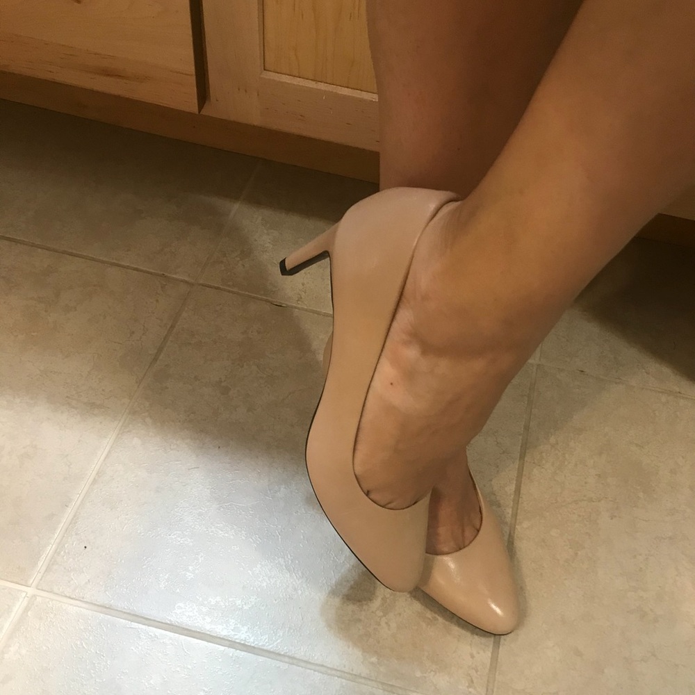 ❗️Beautiful pair of nude Cole Haan heels - NWOT❗️